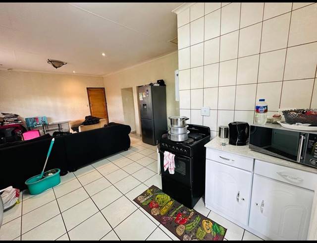 8 BEDROOM HOUSE FOR SALE IN LENASIA SOUTH